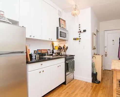 Rented by Buchbinder & Warren | media 11