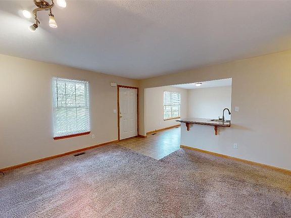 4th image of 870 Millwood Dr