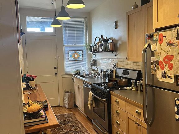 5th image of 2534 Garfield Ave S #3