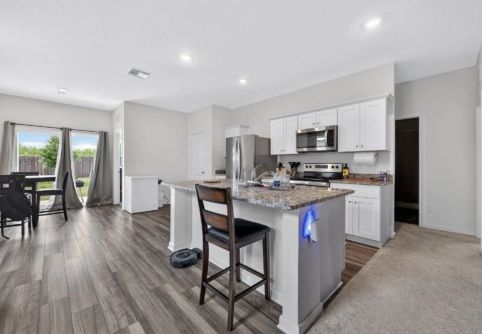 3 bed, 2.0 bath, 1414 sqft, $1,625 — Photo 1