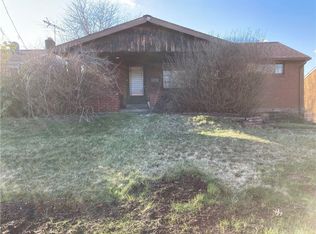518 Lebanon Manor Dr, West Mifflin, PA 15122