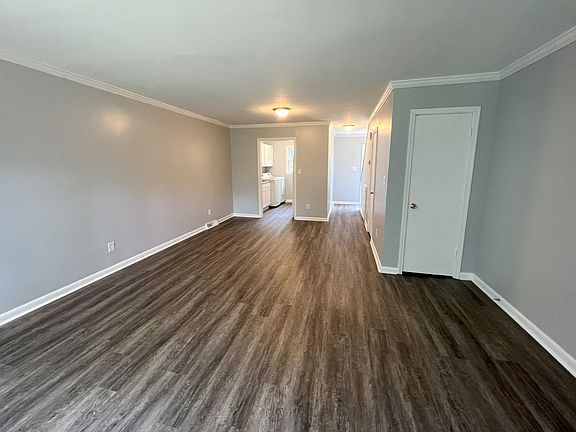 4th image of 247 N Oak St