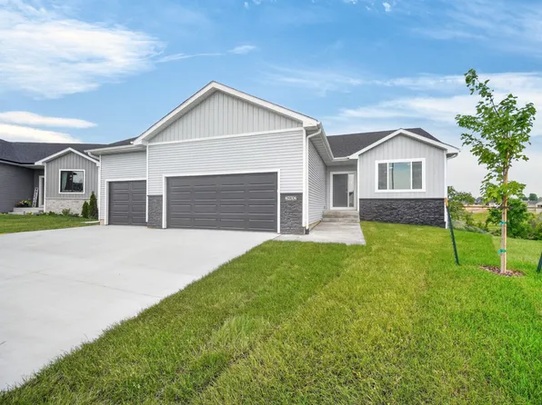 2902 Prairieside Pl, Norwalk, IA 50211