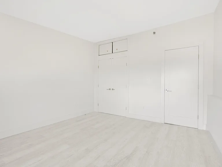 512-514 Observer Hwy #4W — Photo 13