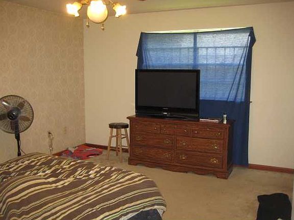 4th image of 141 Cottonwood Dr