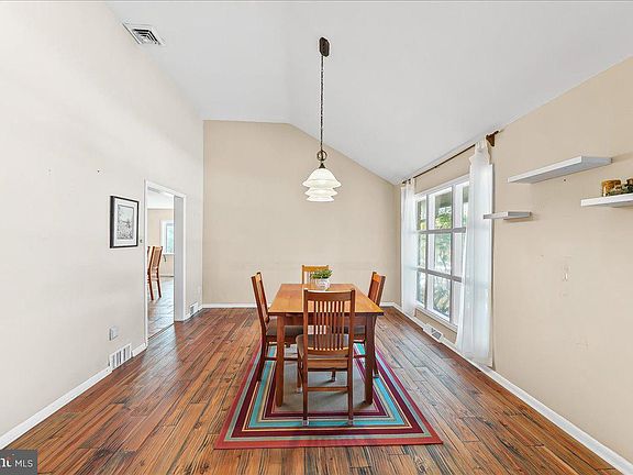 4th image of 114 Cornell Rd