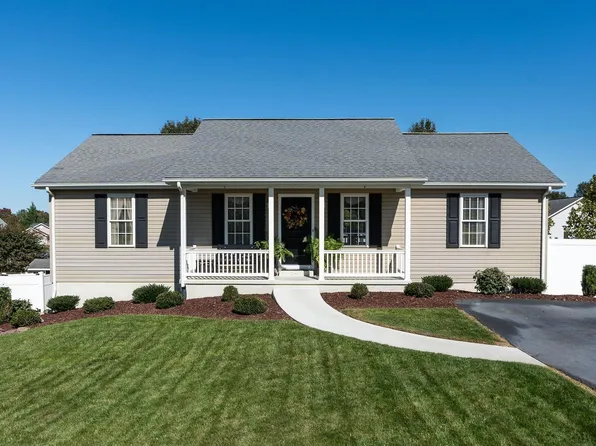 128 Lofton Dr, Weyers Cave, VA 24486