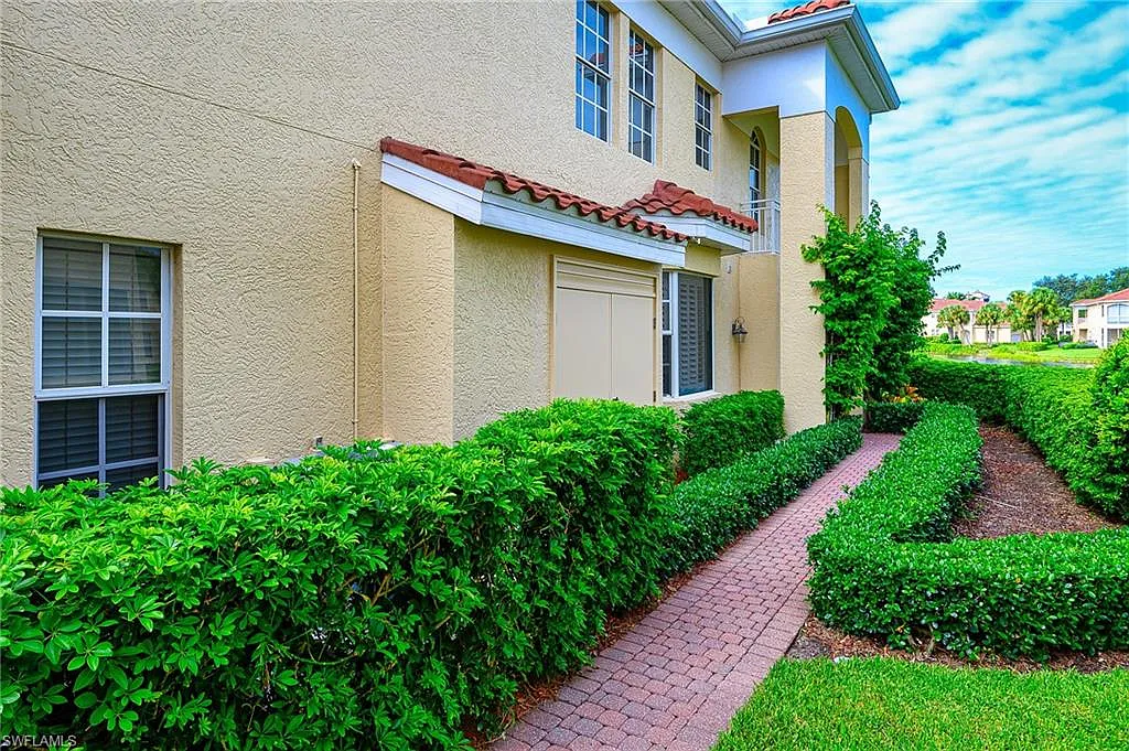 2 bed, 2.0 bath, 1389 sqft, $4,500 — Photo 2