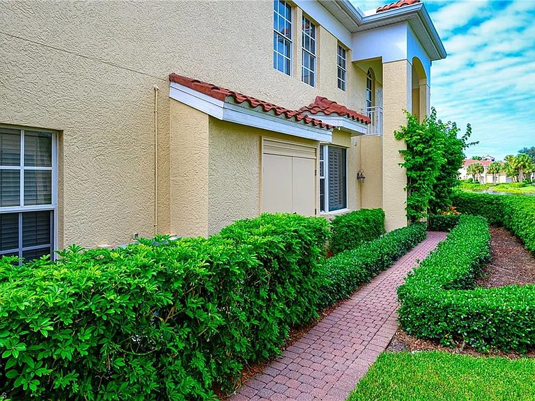 900 L Ambiance Cir #9-106 — Photo 2