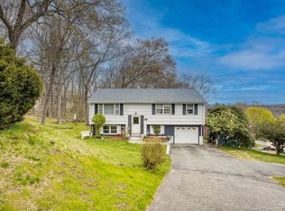 11 Libby Dr, Uncasville, CT 06382