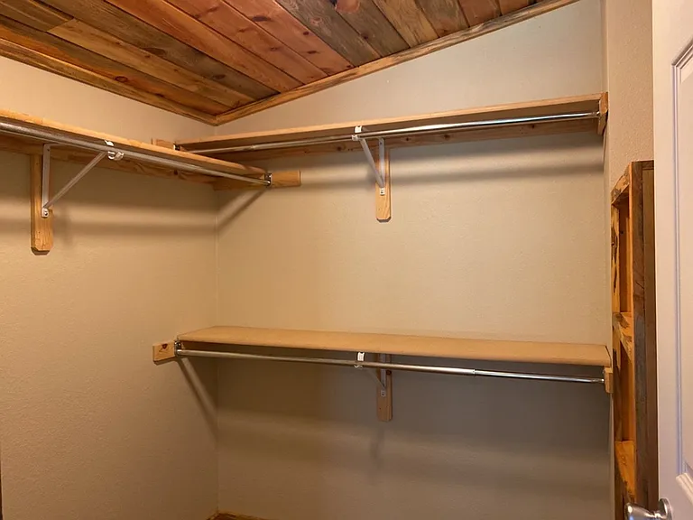 517 Endicott St — Photo 35
