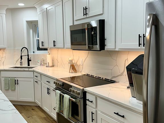 5th image of 1508 Swann St NW