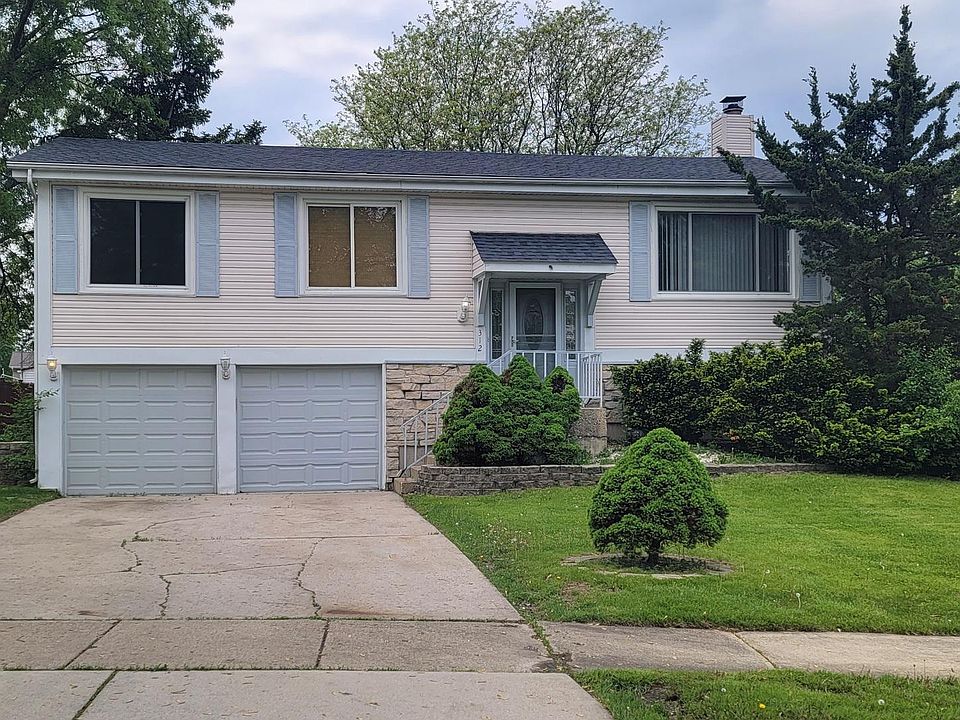 1st image of 312 Surrey Ln