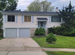 312 Surrey Ln, Bloomingdale, IL