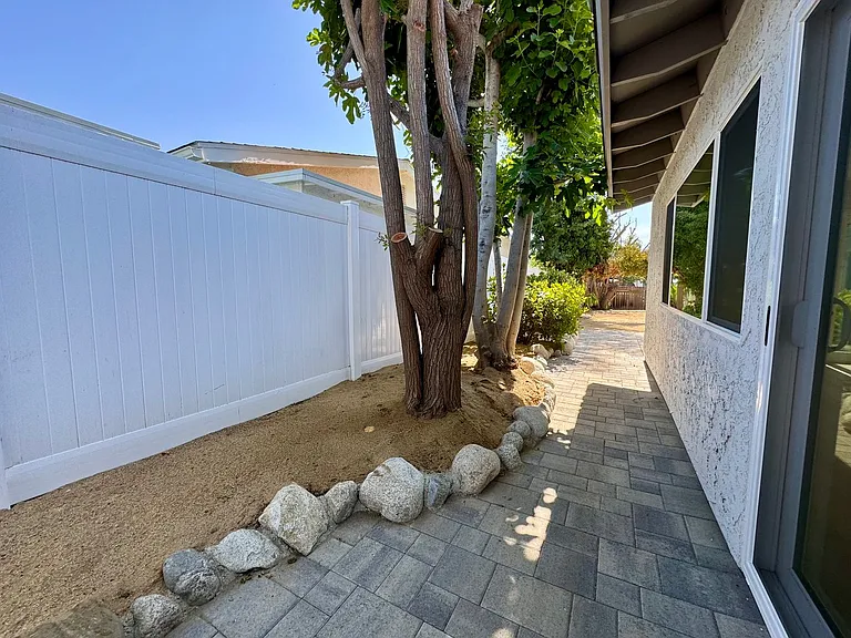 22301 Itasca St — Photo 15