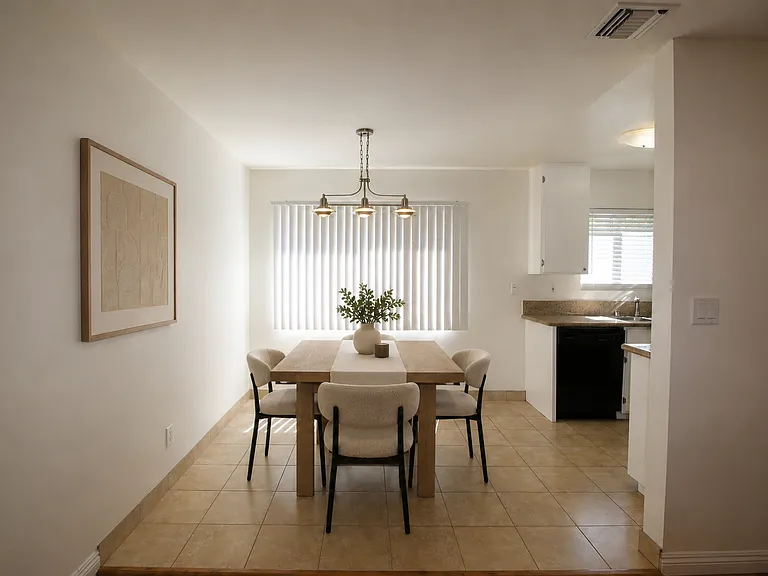 Nordhoff Apartments — Photo 12