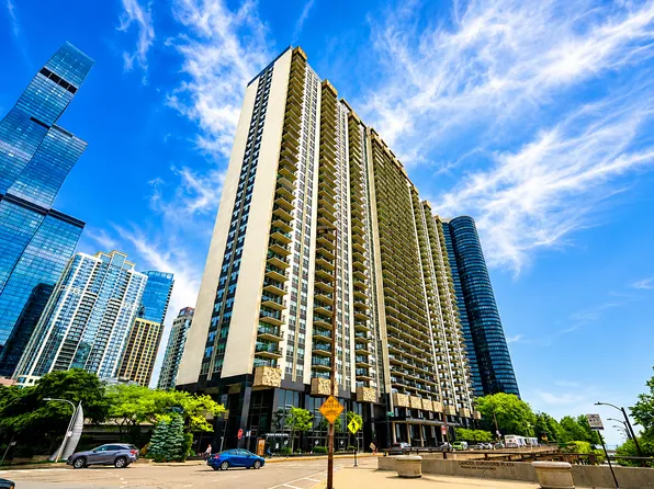 400 E Randolph St APT 1304, Chicago, IL 60601