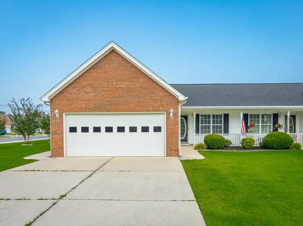 65 Yellow Brick Rd, Rossville, GA 30741