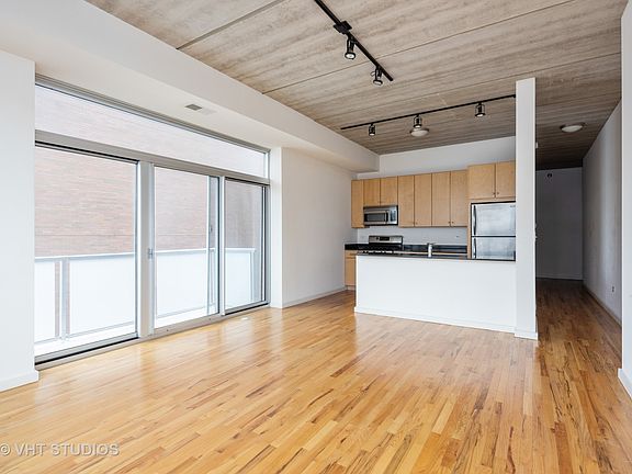 3rd image of 630 N Franklin St APT 821