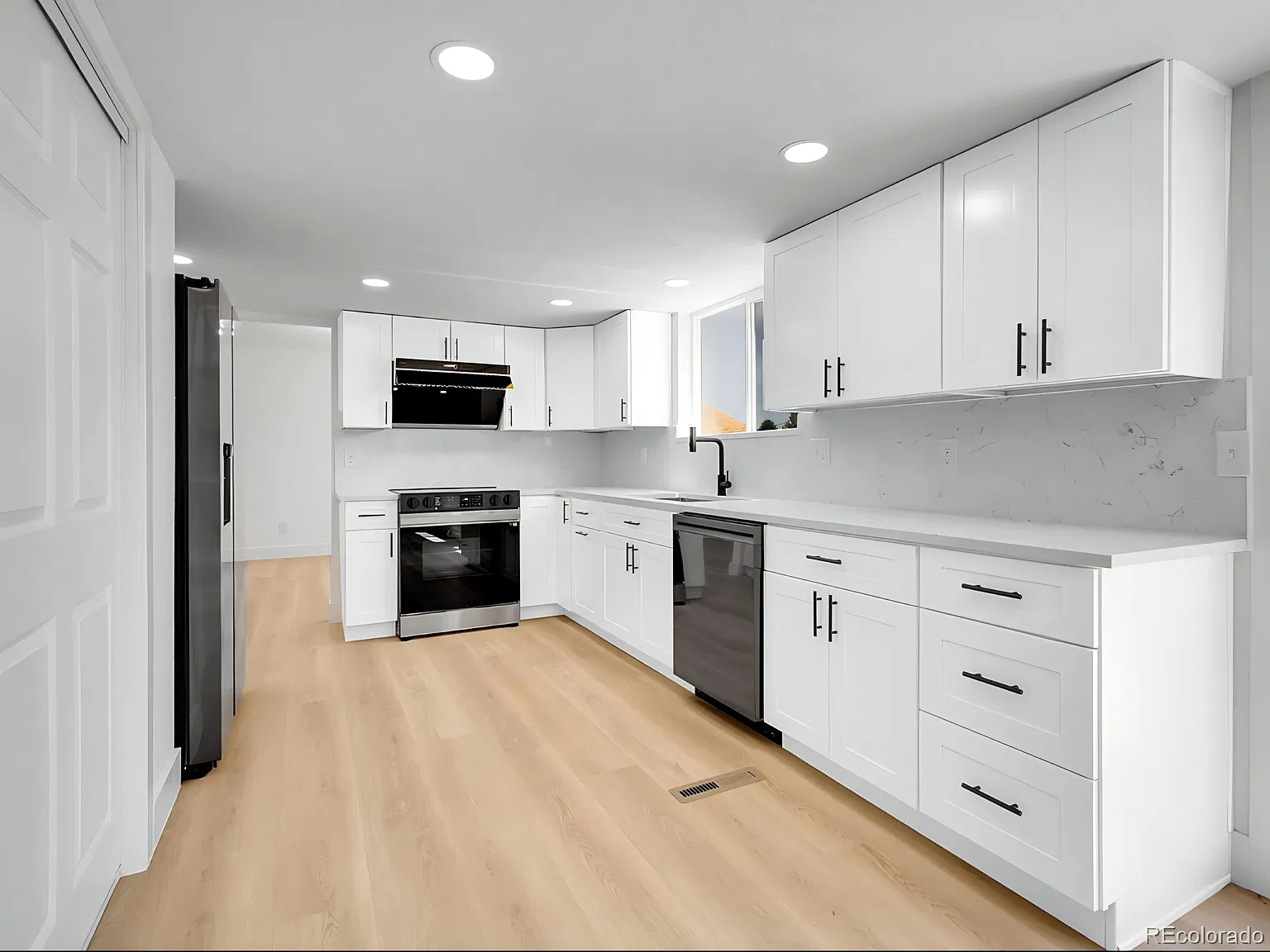 4 bed, 3.5 bath, 2935 sqft, $3,600 — Photo 2