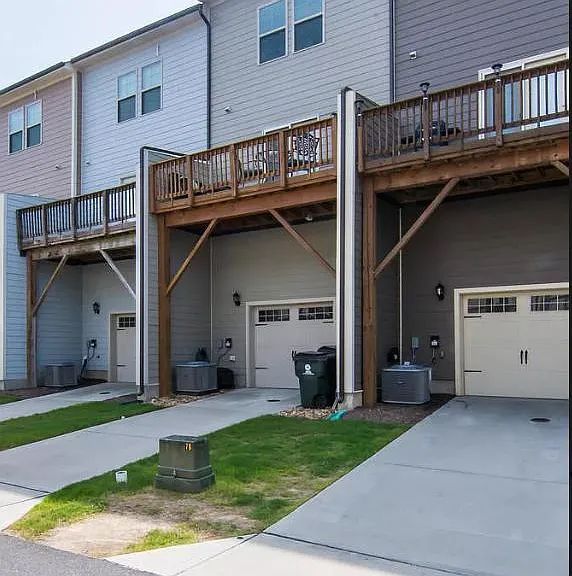 1424 Providence Green Ln — Photo 19