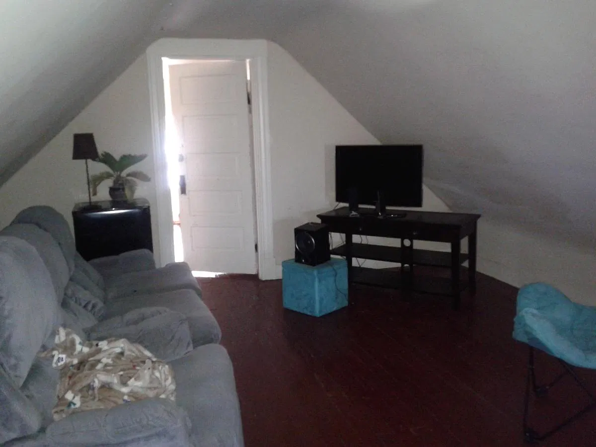 6 bed, 1985 sqft, $4,200 — Photo 3