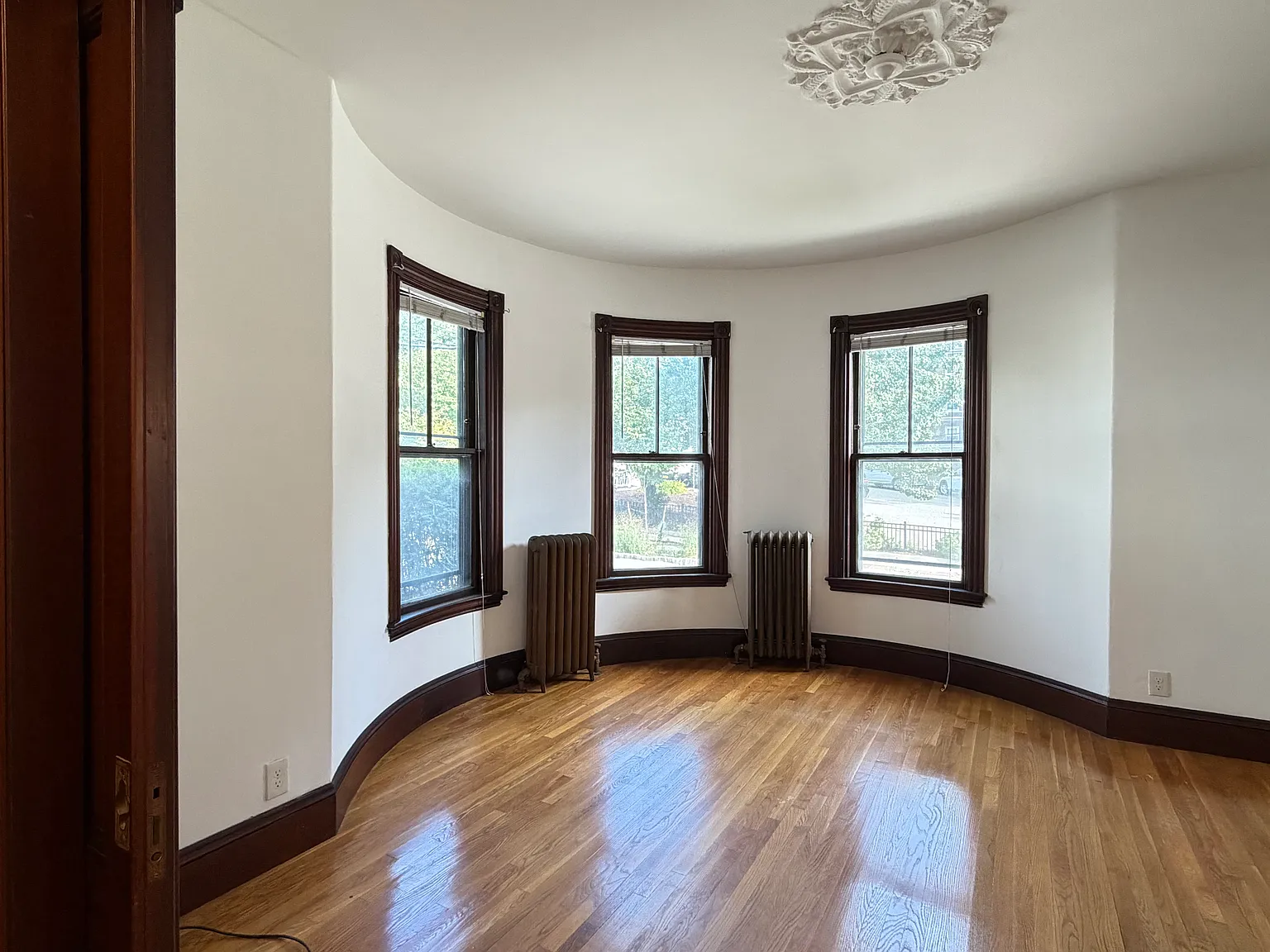 2 bed, 950 sqft, $2,500 — Photo 3