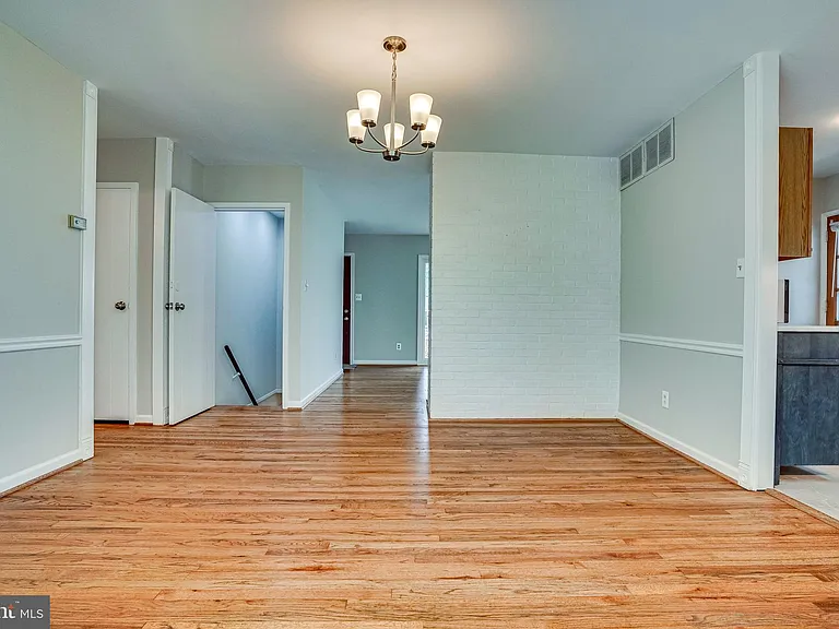 7430 Hastings St — Photo 12