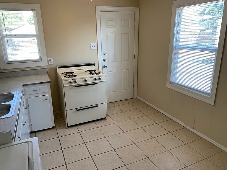 4602 Bowie St — Photo 7