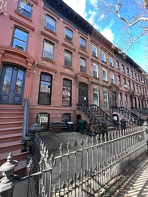 Sold by MOVING KEYZ REALTY | media 24