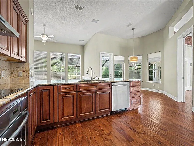337 S Mill View Way — Photo 26