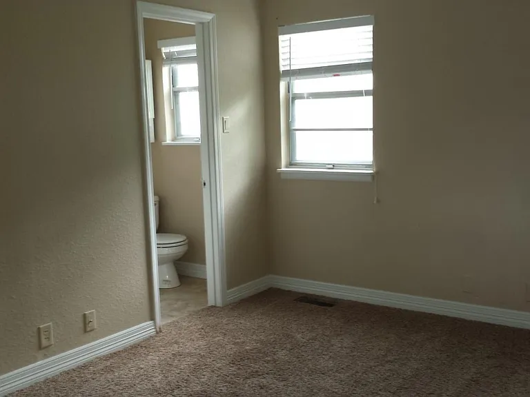 1818 W Cedar St — Photo 14
