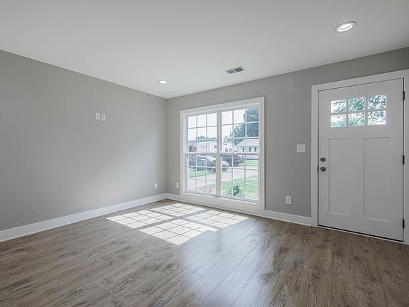 3rd image of 660 Fargo St