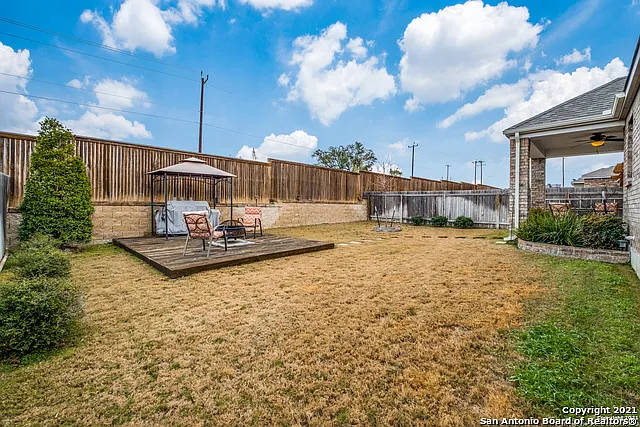 4 bed, 3.0 bath, 2510 sqft, $2,200 — Photo 2