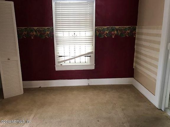 2nd image of 211 W 21st St