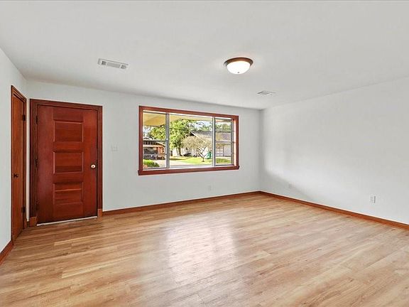 5th image of 572 Clayton Dr