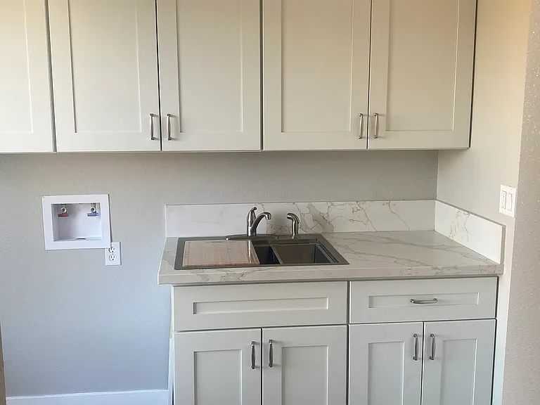 Sierra Ave — Photo 2
