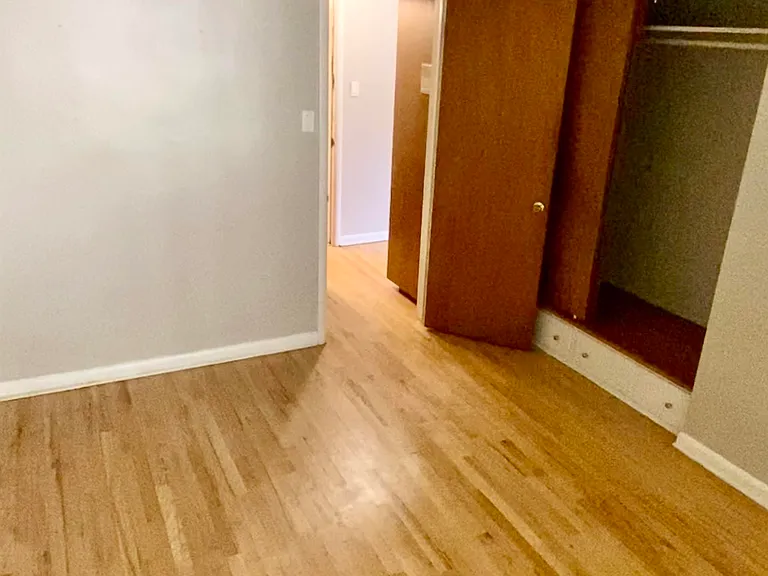 Corona Manor Apartments — Photo 44