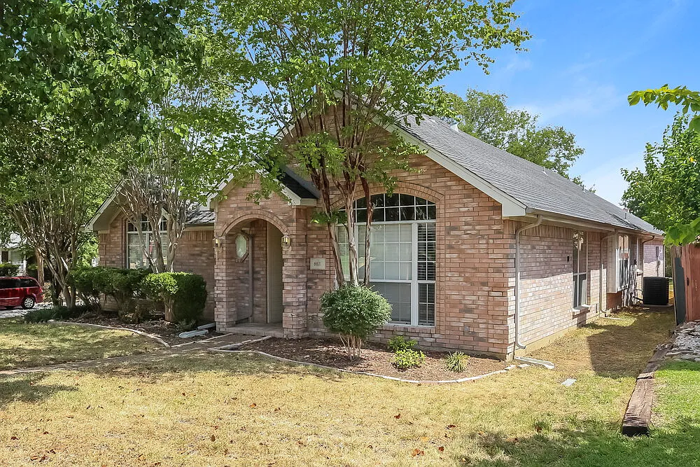 3 bed, 2.0 bath, 1792 sqft, $2,635 — Photo 3