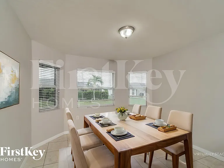 2100 SW 12th Ter — Photo 7