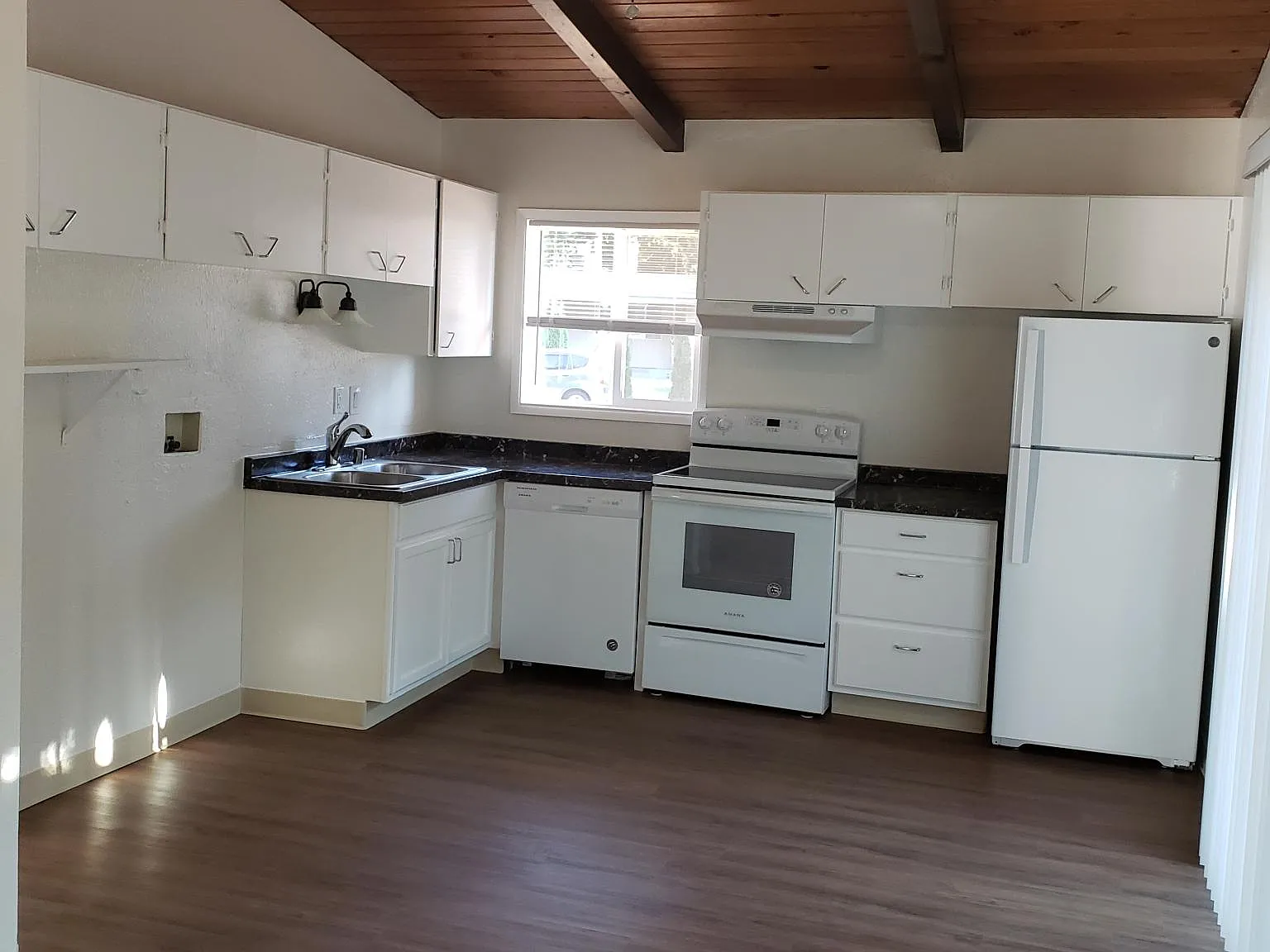 2 bed, 800 sqft, $2,000 — Photo 3