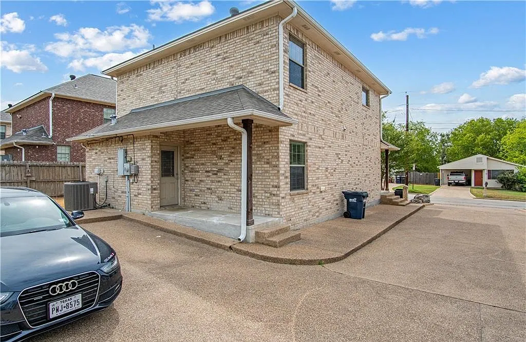 4 bed, 1848 sqft, $3,200 — Photo 3