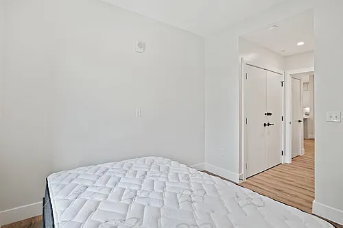 Floor plan Shared Bath - 6 Person Suite