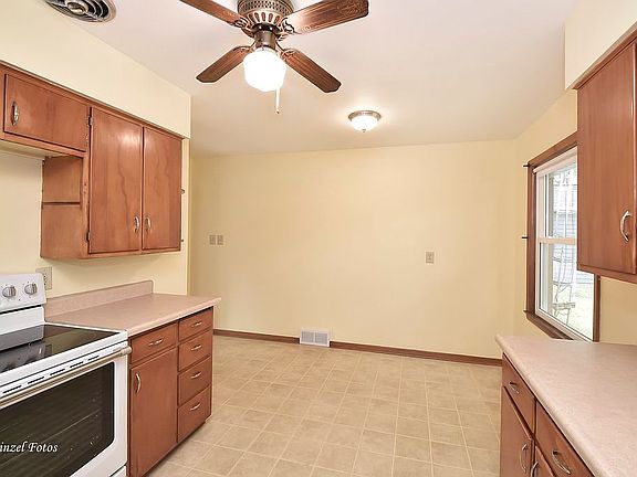 4th image of 315 Schryver Ave