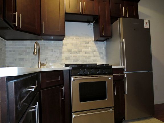 4th image of 173 Irving Ave #3