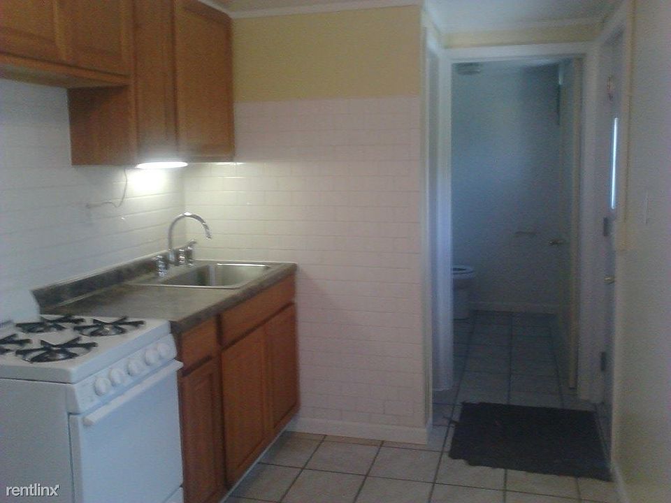 2nd image of 807 S Occidental Rd