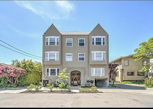 3030 Regent St Photo 1