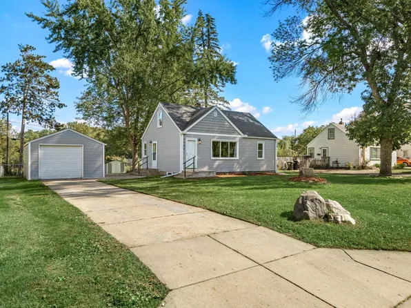 7943 Greenfield Ave, Mounds View, MN 55112