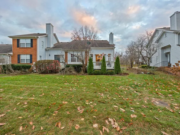 1052 Griffin Gate Dr, Lexington, KY 40511