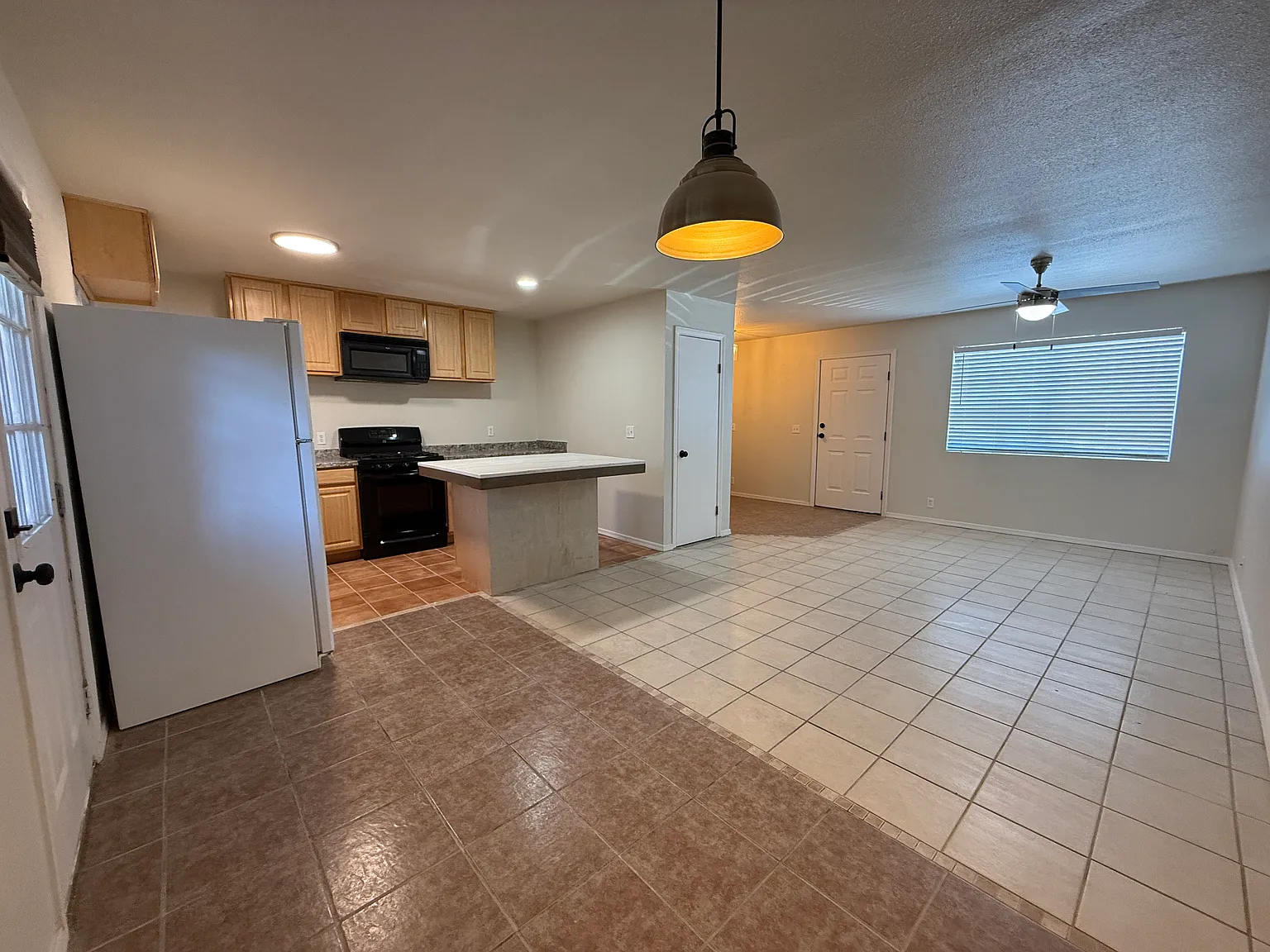 3 Bed and 2 Bath Apartment in Yuma, AZ! — Photo 2